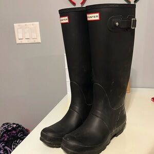 Hunter women’s tall boots. Wide calf